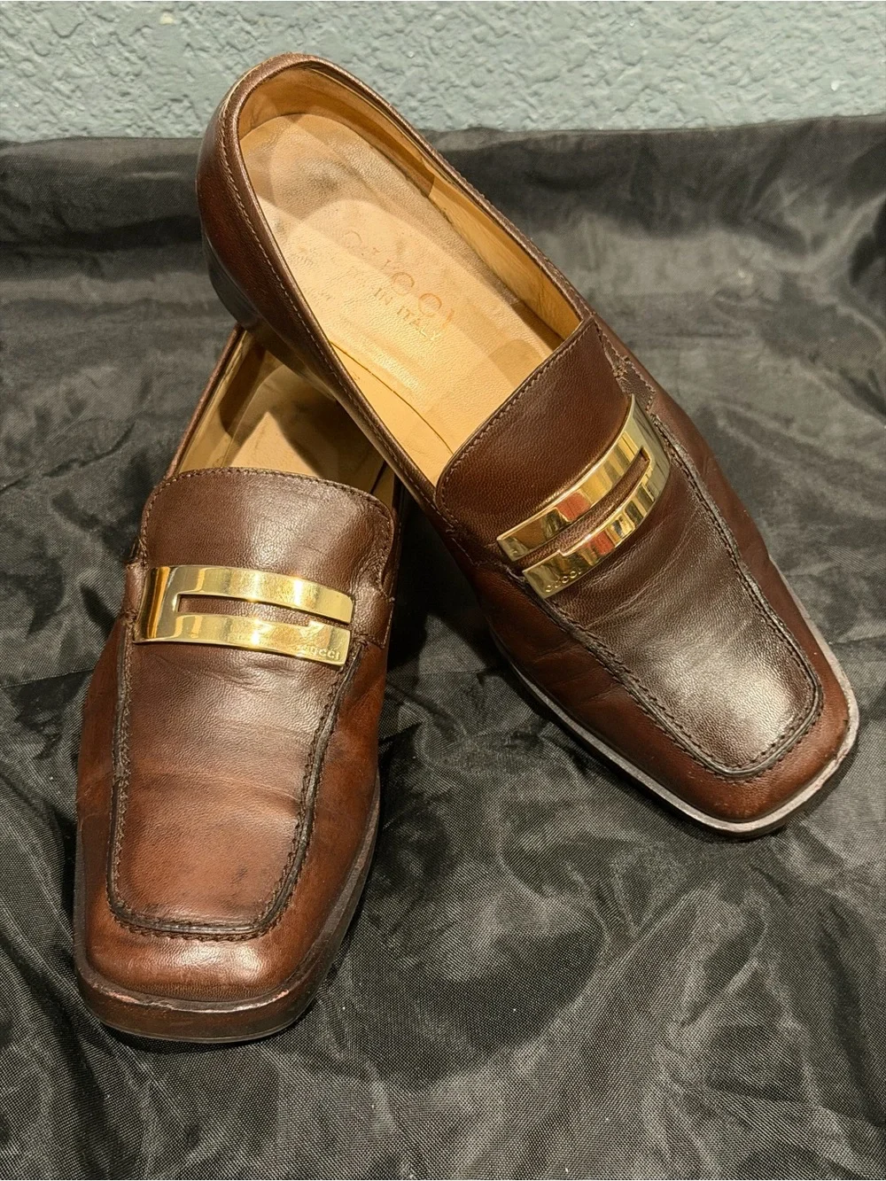 Vintage Gucci Square-ToenBrown Leather Women's Loafers with Gold Bar Detail, Sz6
